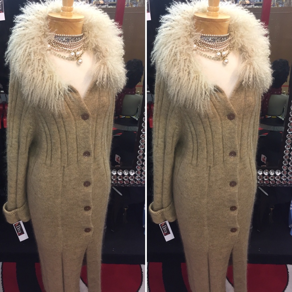 F.Fur Size L/XLarge, very classy. Price: $79.99